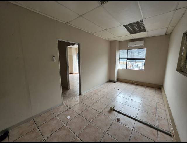 720M² WAREHOUSE TO LET IN RAND LEASE